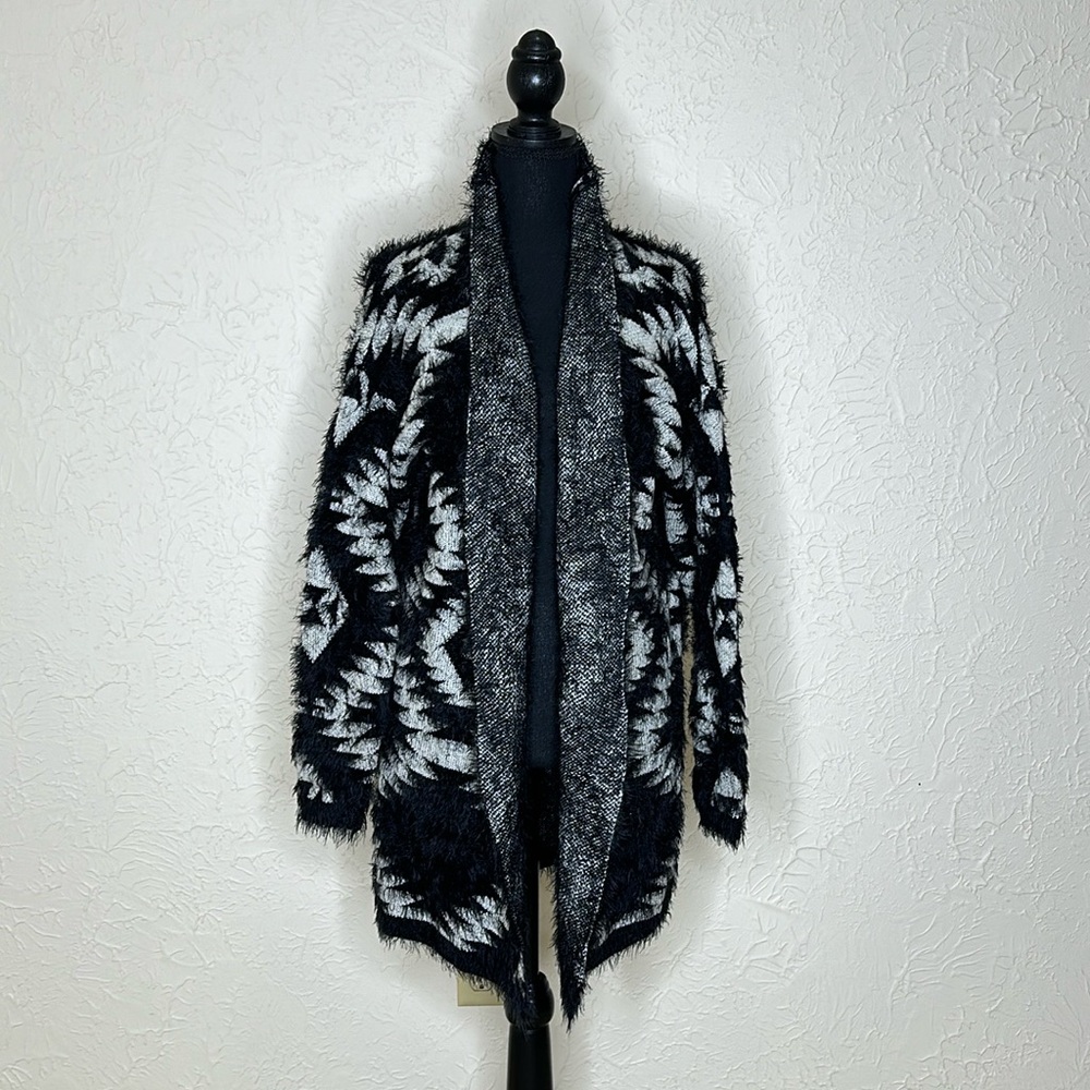 CHELSEA & THEODORE MEDIUM OPEN FRONT PRINT SWEATER